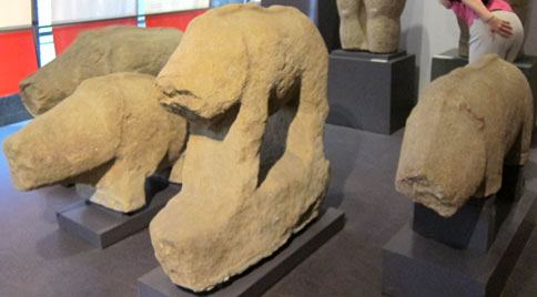 Кельтские идолы  (свиньи). Археологический музей Лиссабона. Фото Лимарева В.Н.