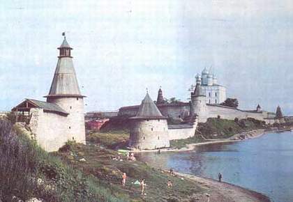 Вид на русскую крепость Псков  (основные постройки 12-15 века)